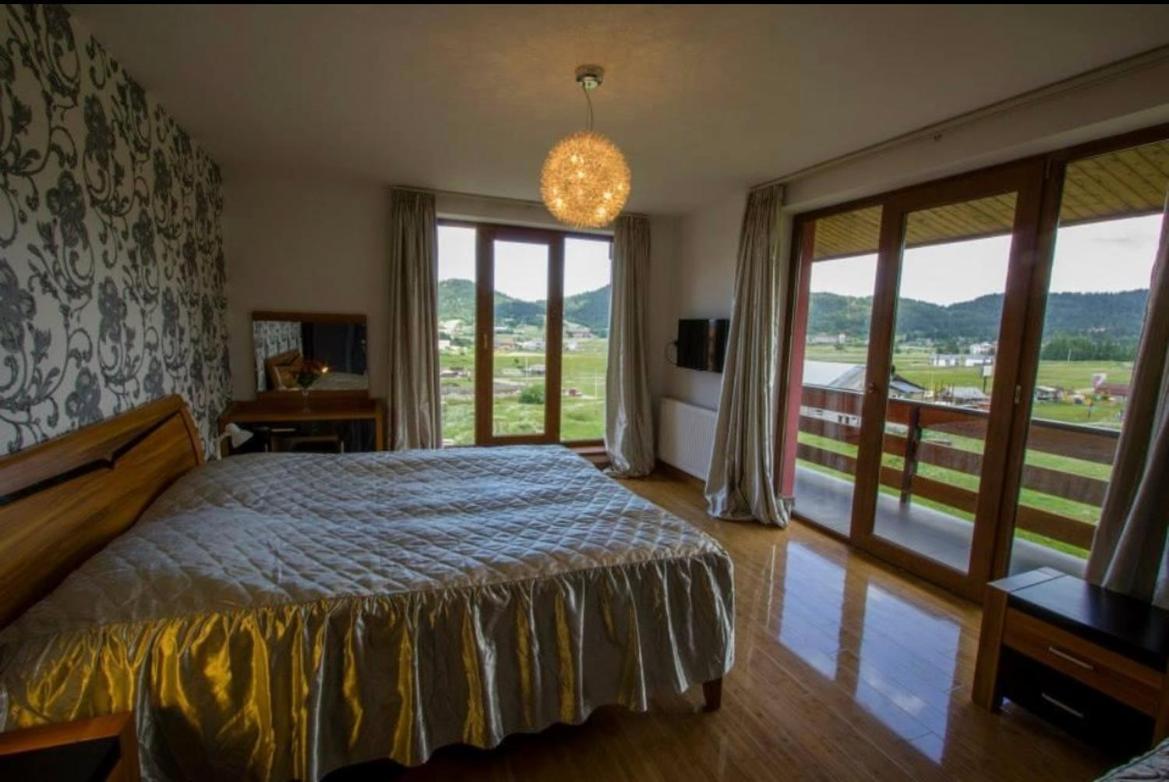 Red House Hotel Bakuriani Luaran gambar
