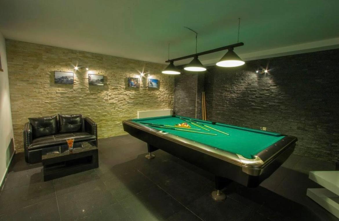 Red House Hotel Bakuriani Luaran gambar