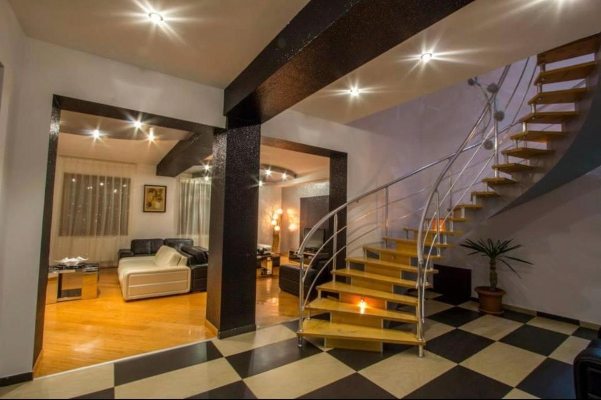 Red House Hotel Bakuriani Luaran gambar