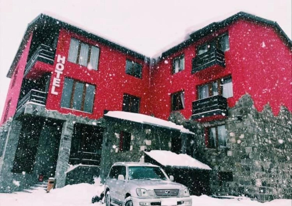 Red House Hotel Bakuriani Luaran gambar