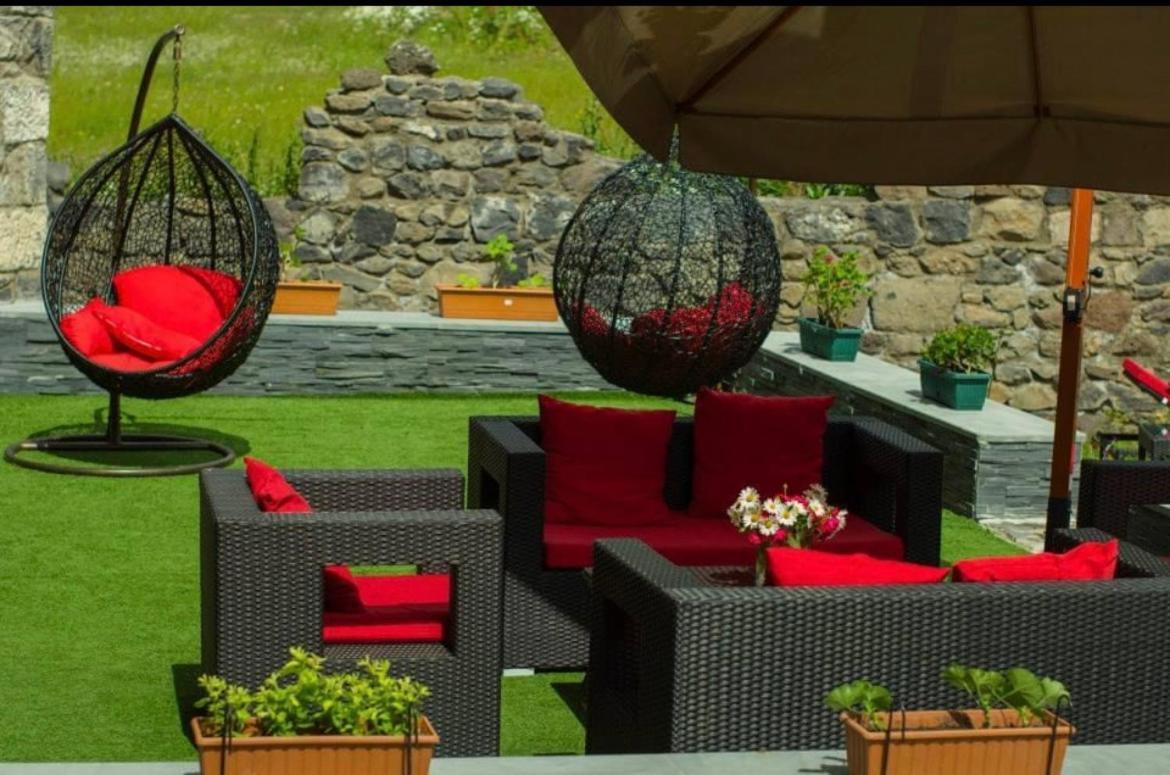 Red House Hotel Bakuriani Luaran gambar