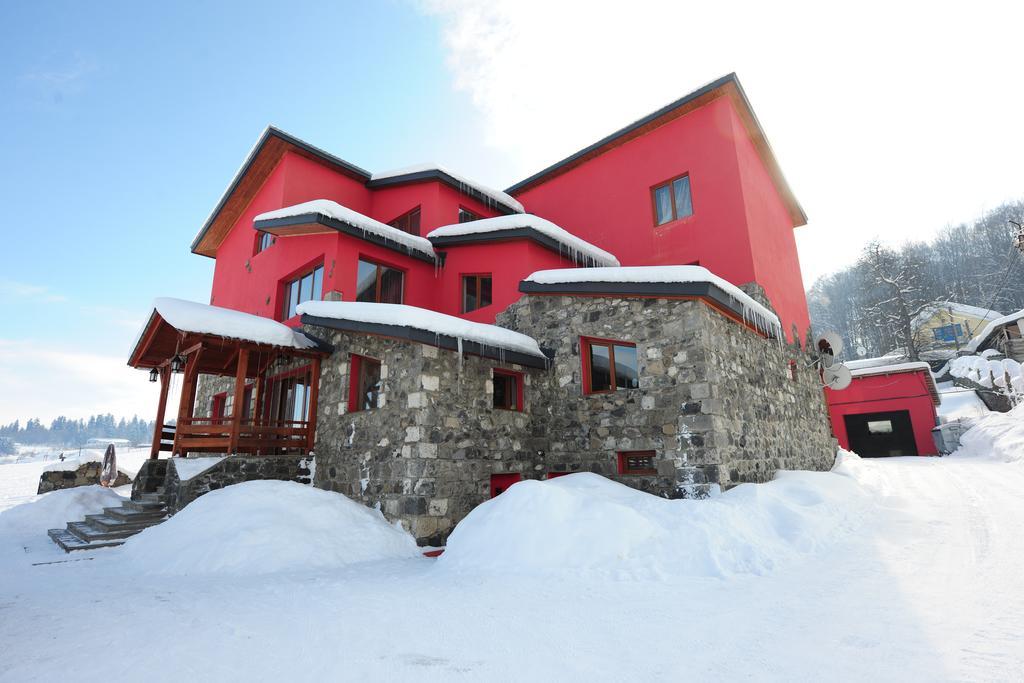 Red House Hotel Bakuriani Luaran gambar