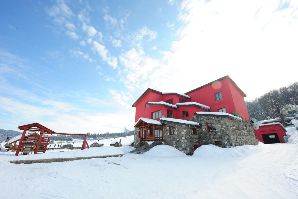 Red House Hotel Bakuriani Luaran gambar