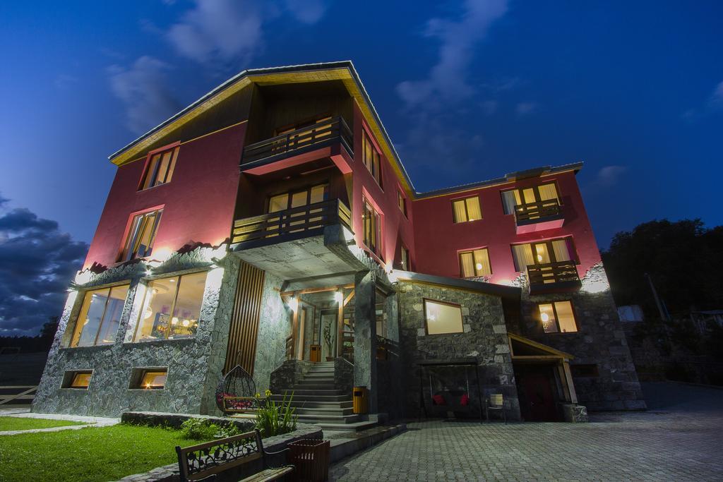 Red House Hotel Bakuriani Luaran gambar