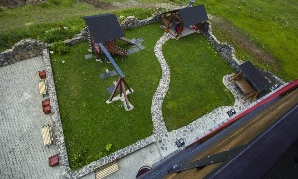 Red House Hotel Bakuriani Luaran gambar