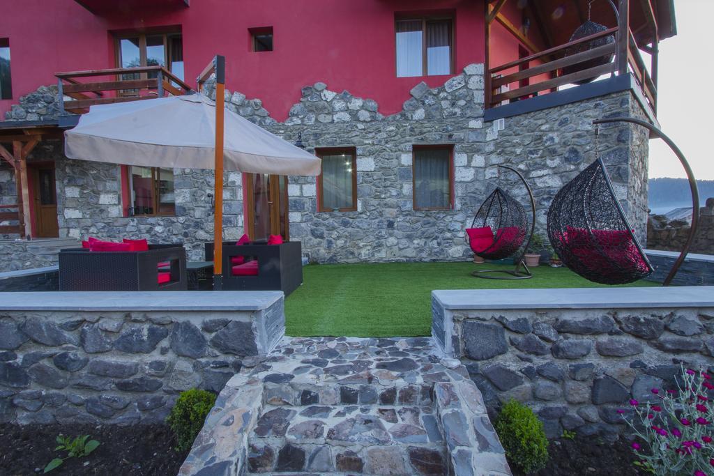 Red House Hotel Bakuriani Luaran gambar