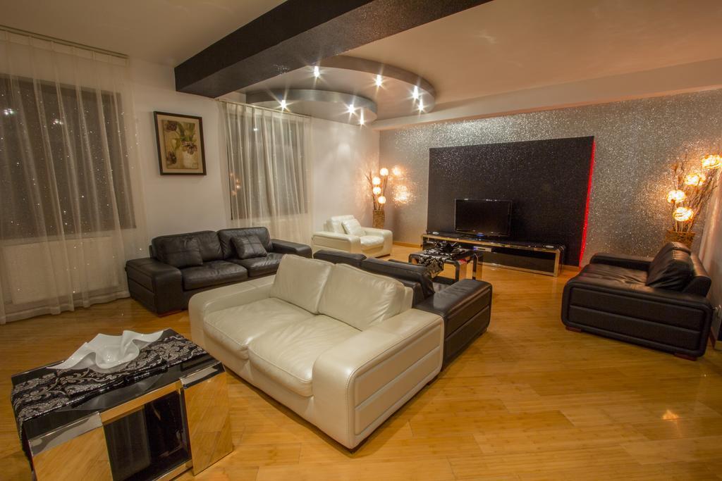 Red House Hotel Bakuriani Luaran gambar