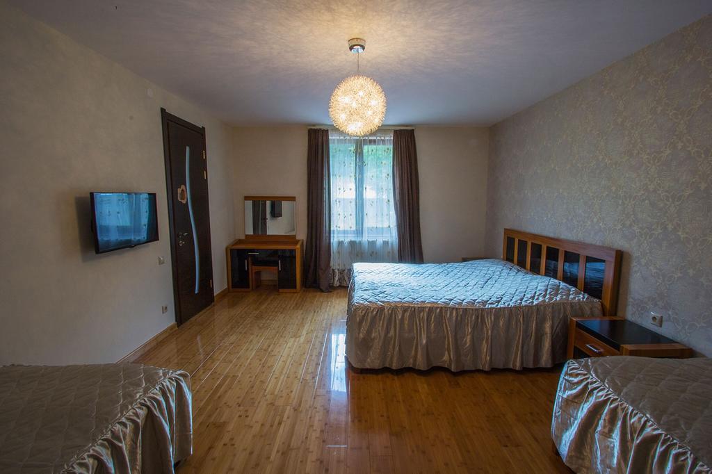 Red House Hotel Bakuriani Luaran gambar