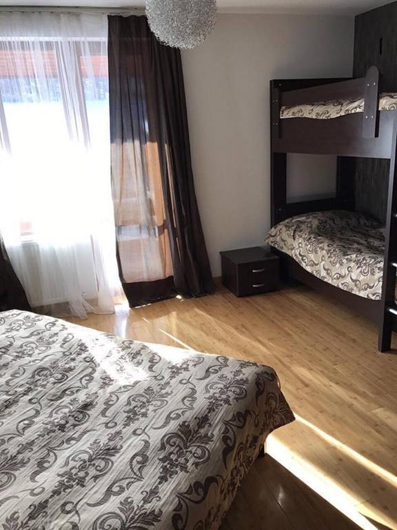 Red House Hotel Bakuriani Luaran gambar